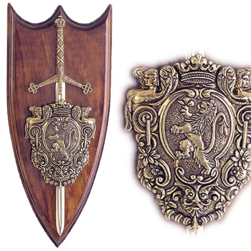 Panoplia con escudo y espada Claymore