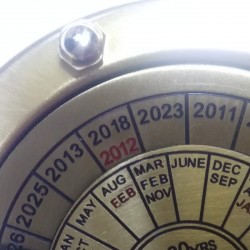 Brass perpetual calendar, rudder wheel Ø14cm