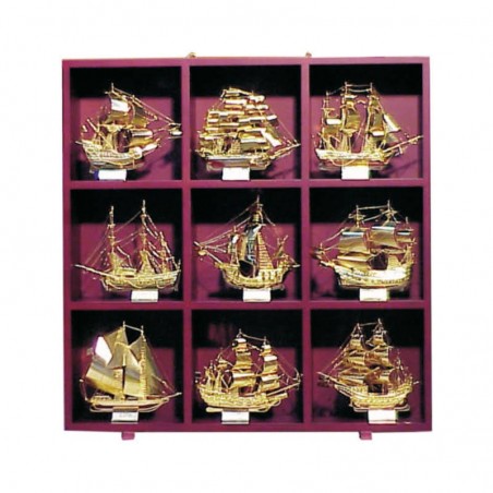 Shelving of 57x57x9cm with 9 gilded brass famous sailboats