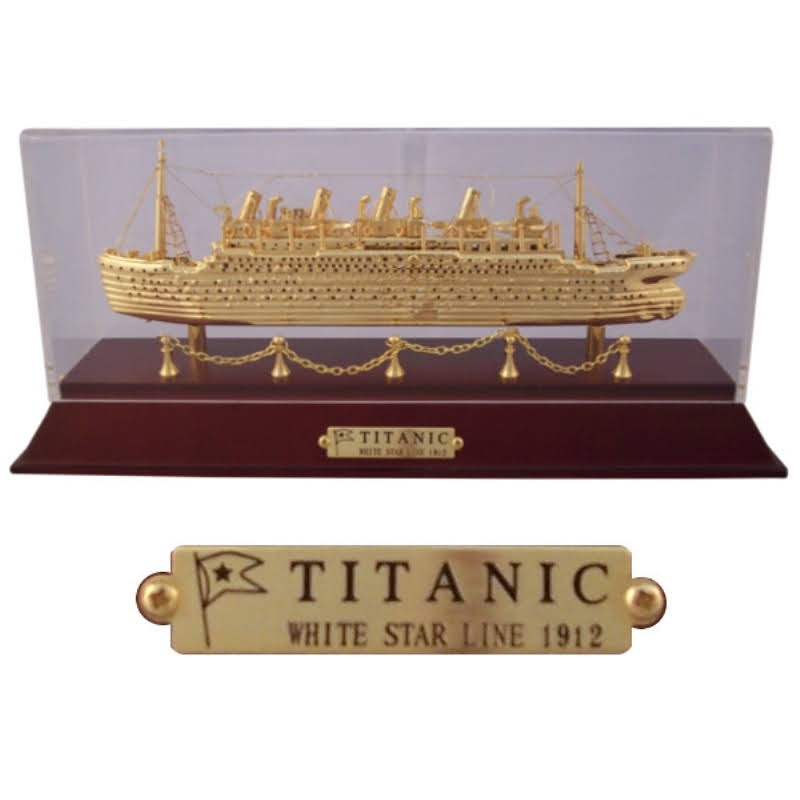 Titanic of gilded brass in showcase 31x14x10cm