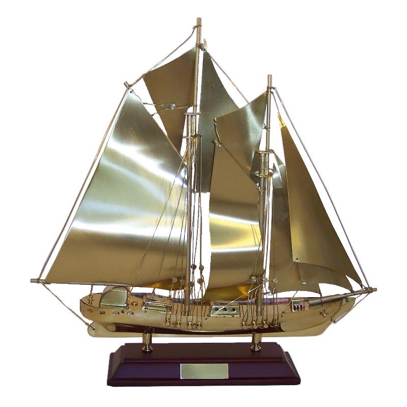 Sailboat "Blue Nose" made of brass 27x26x5cm