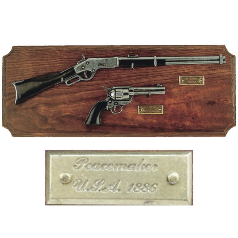 Miniaturas rifle y revólver, metopa madera (30cm)